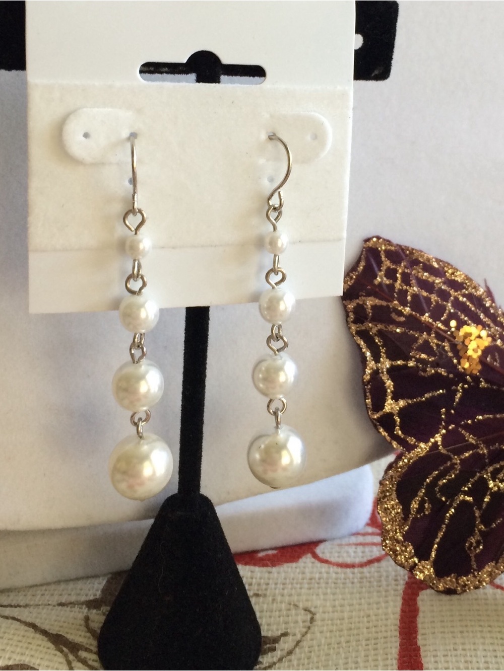 NWOT Premier Designs White Pearl Graduated Drop Earrings 2.5” drop